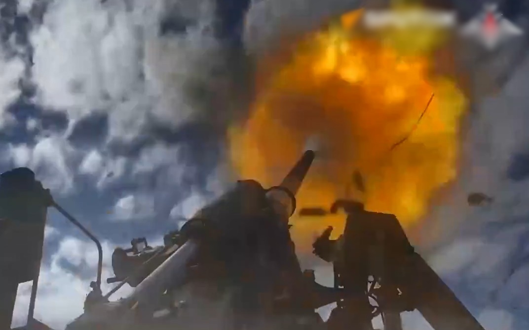 Lựu pháo Nga Malka 203mm với khả năng phá hủy boong-ke bê tông cốt thép